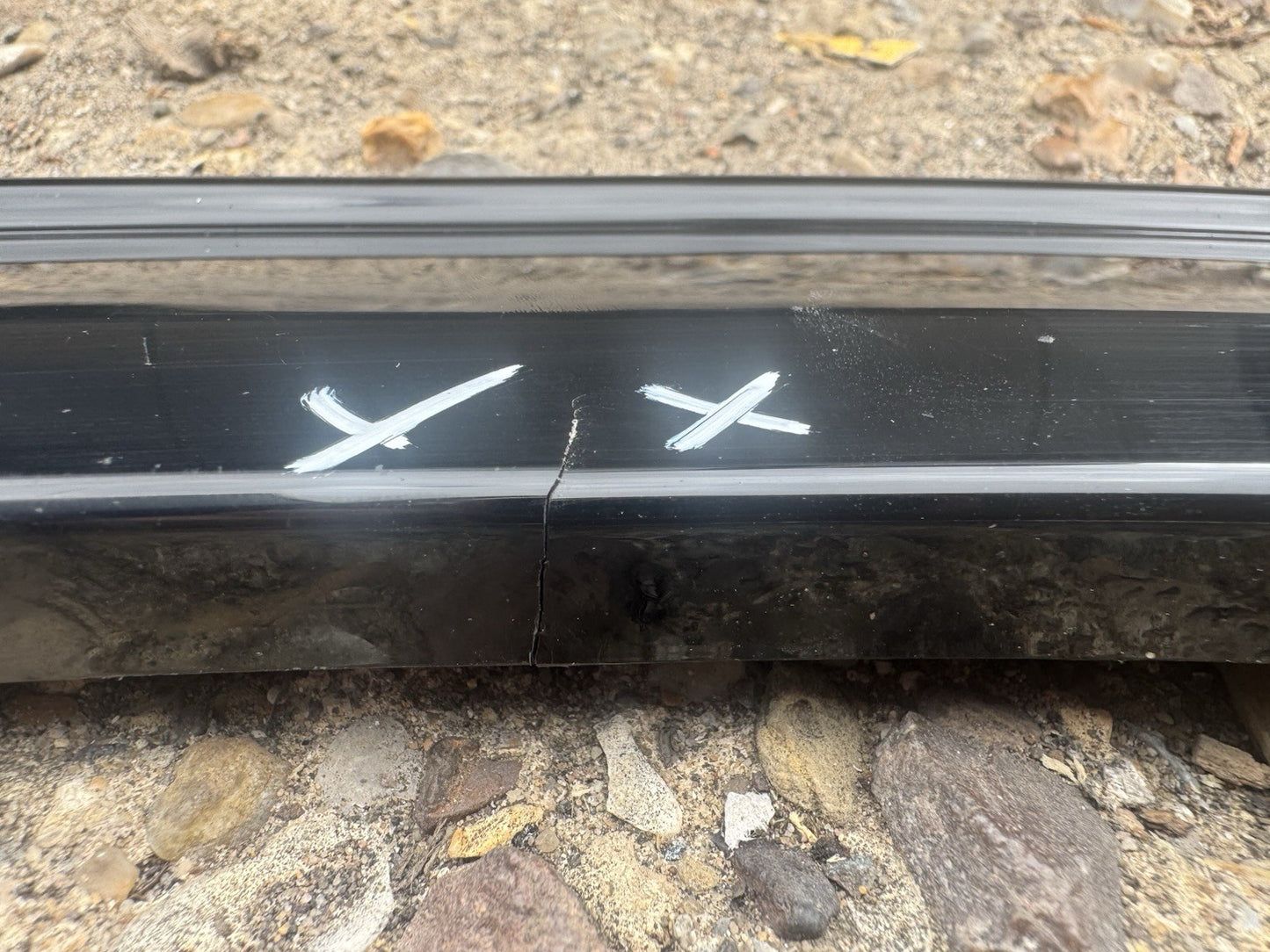 cracked KIA SPORTAGE 2022-2025 FRONT LEFT WHEEL ARCH MOLDING TRIM 87713-R2300