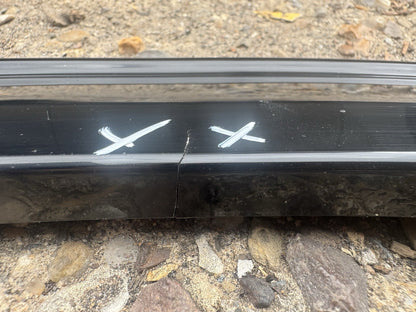 cracked KIA SPORTAGE 2022-2025 FRONT LEFT WHEEL ARCH MOLDING TRIM 87713-R2300