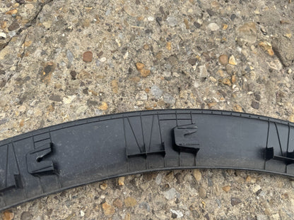 cracked KIA SPORTAGE 2022-2025 FRONT LEFT WHEEL ARCH MOLDING TRIM 87713-R2300