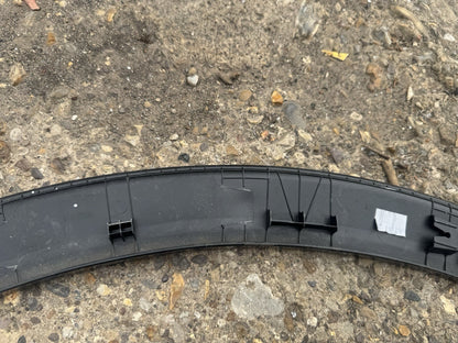 cracked KIA SPORTAGE 2022-2025 FRONT LEFT WHEEL ARCH MOLDING TRIM 87713-R2300
