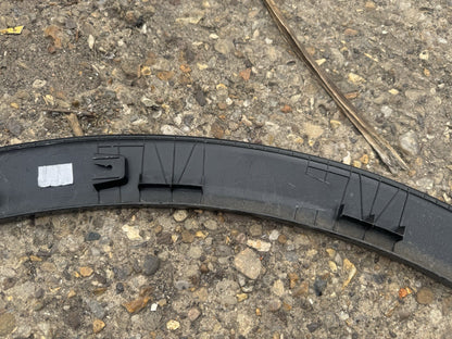 cracked KIA SPORTAGE 2022-2025 FRONT LEFT WHEEL ARCH MOLDING TRIM 87713-R2300