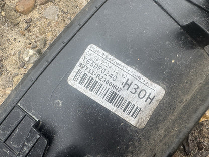 cracked KIA SPORTAGE 2022-2025 FRONT LEFT WHEEL ARCH MOLDING TRIM 87713-R2300