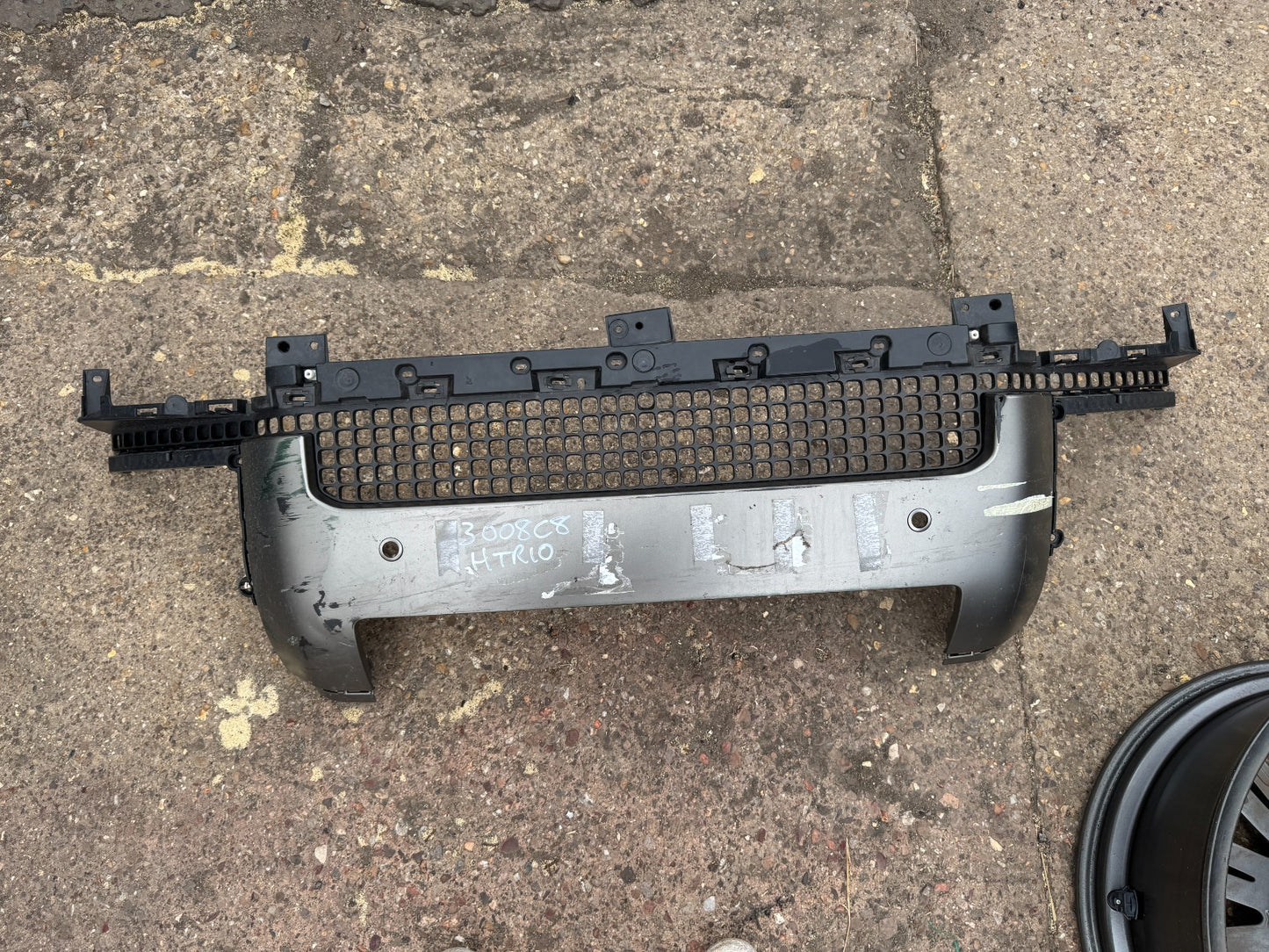 2024 Range Rover Front Centre Grille L663 L8B217K946 Damaged