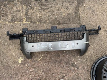 2024 Range Rover Front Centre Grille L663 L8B217K946 Damaged