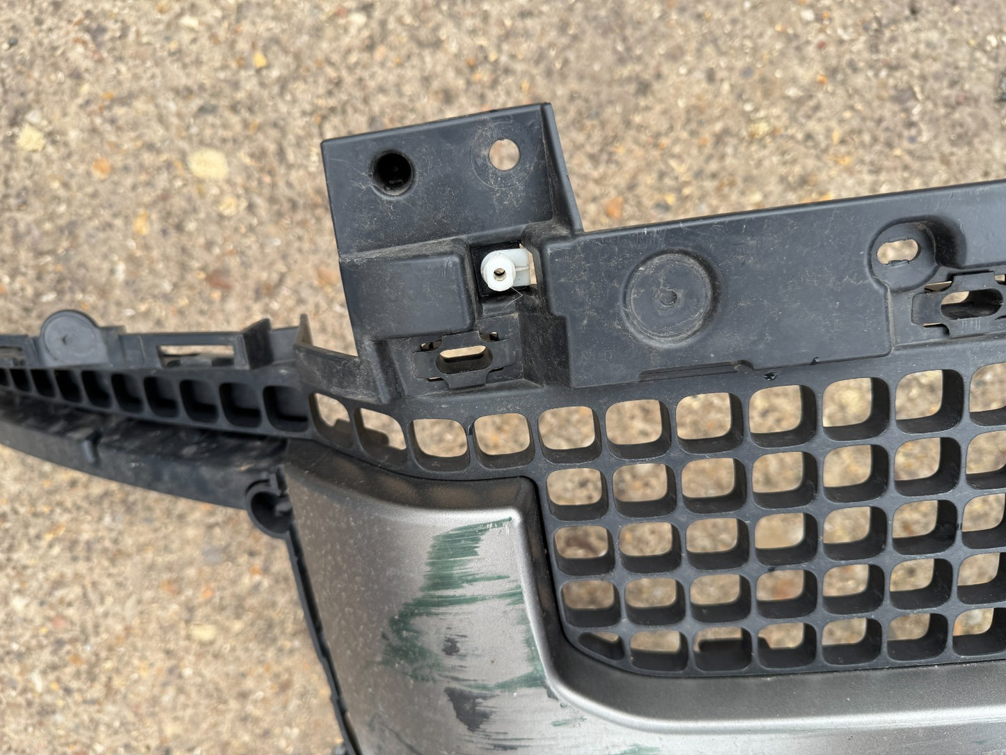 2024 Range Rover Front Centre Grille L663 L8B217K946 Damaged