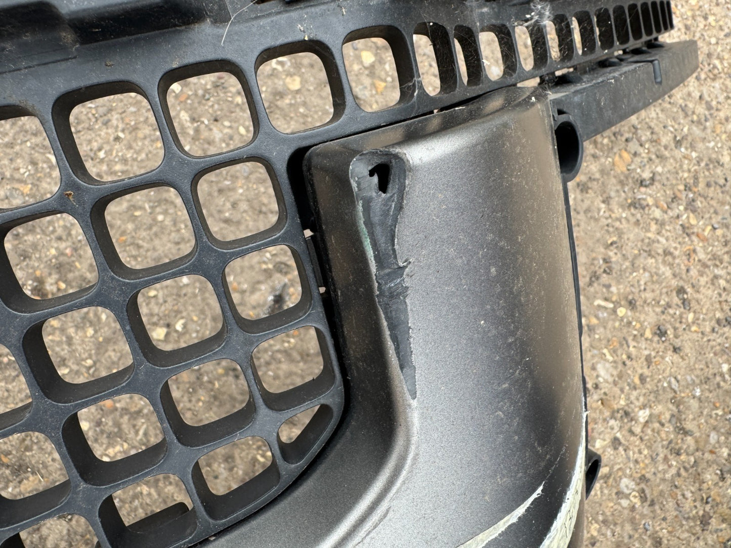 2024 Range Rover Front Centre Grille L663 L8B217K946 Damaged