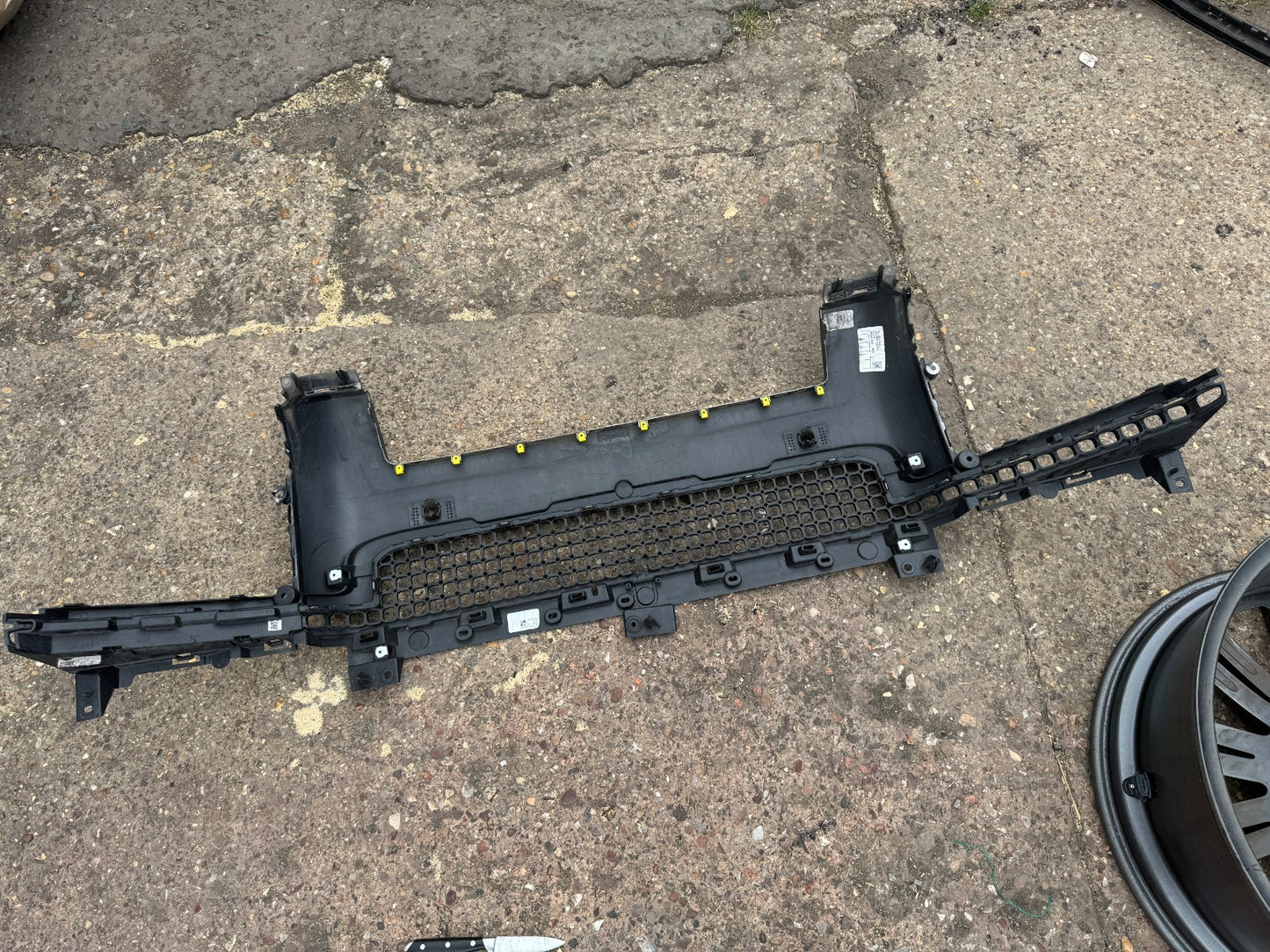 2024 Range Rover Front Centre Grille L663 L8B217K946 Damaged