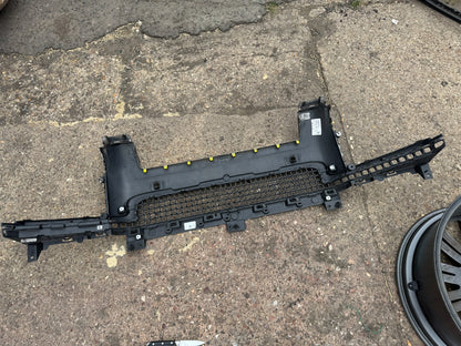 2024 Range Rover Front Centre Grille L663 L8B217K946 Damaged