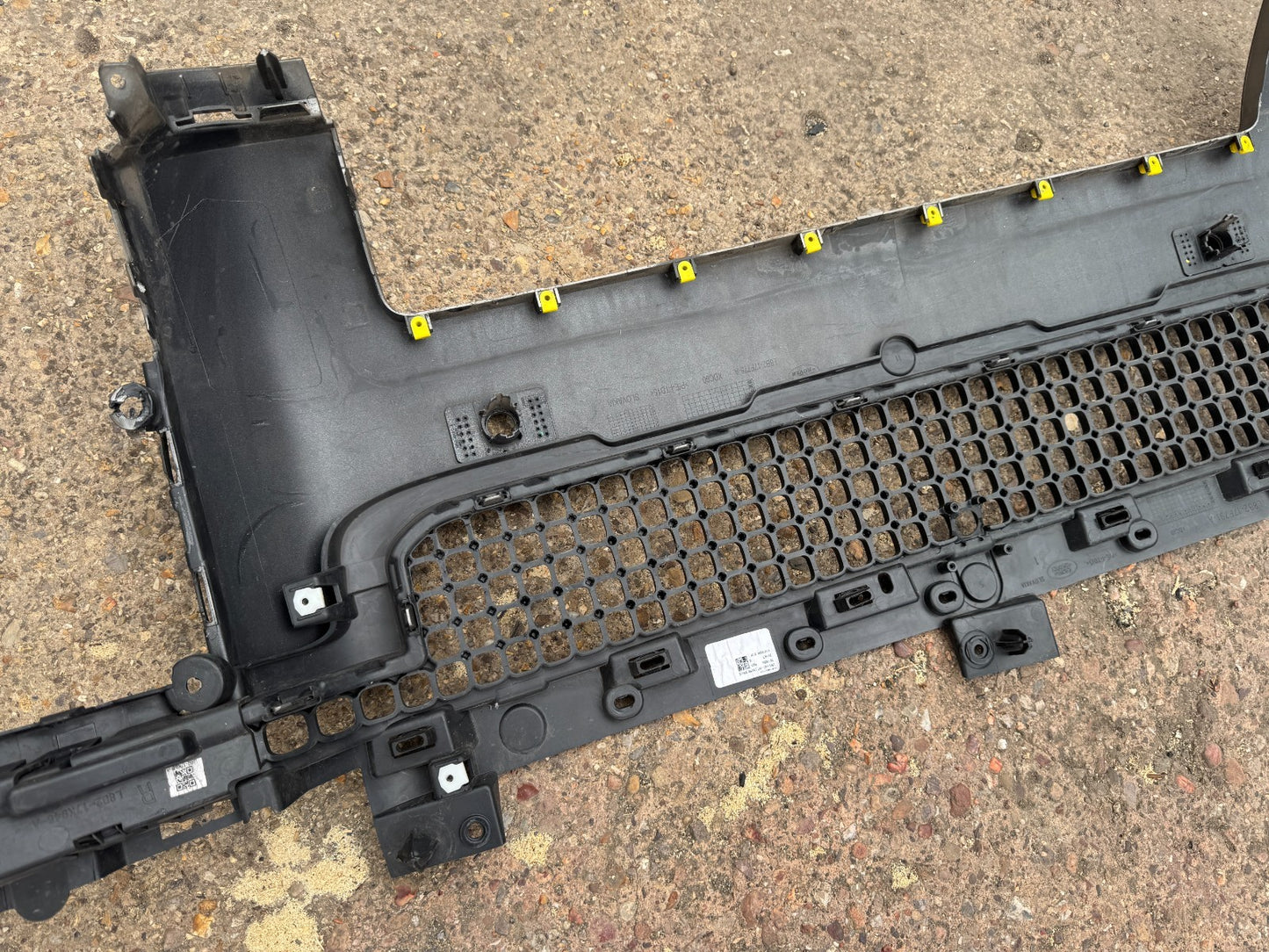 2024 Range Rover Front Centre Grille L663 L8B217K946 Damaged