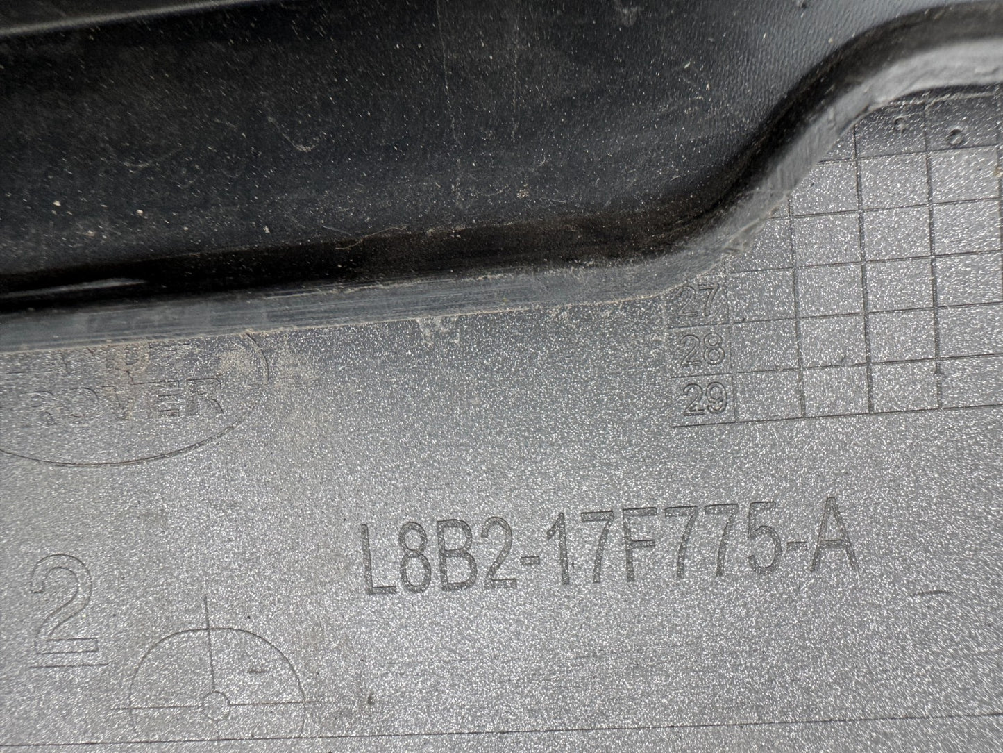 2024 Range Rover Front Centre Grille L663 L8B217K946 Damaged
