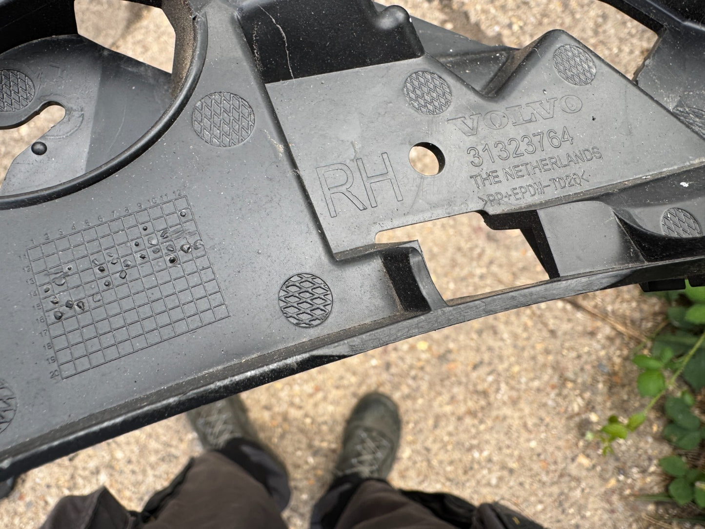 VOLVO XC60 2016 REAR RIGHT BUMPER BRACKET MOUNT SUPPORT 31323764
