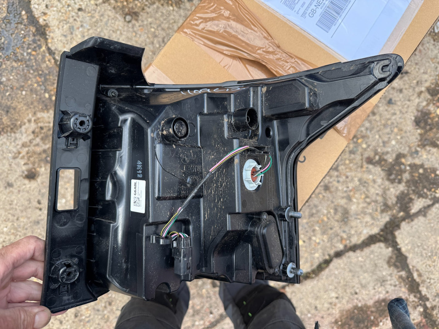 nissan primera rear left tail light 92401p2600