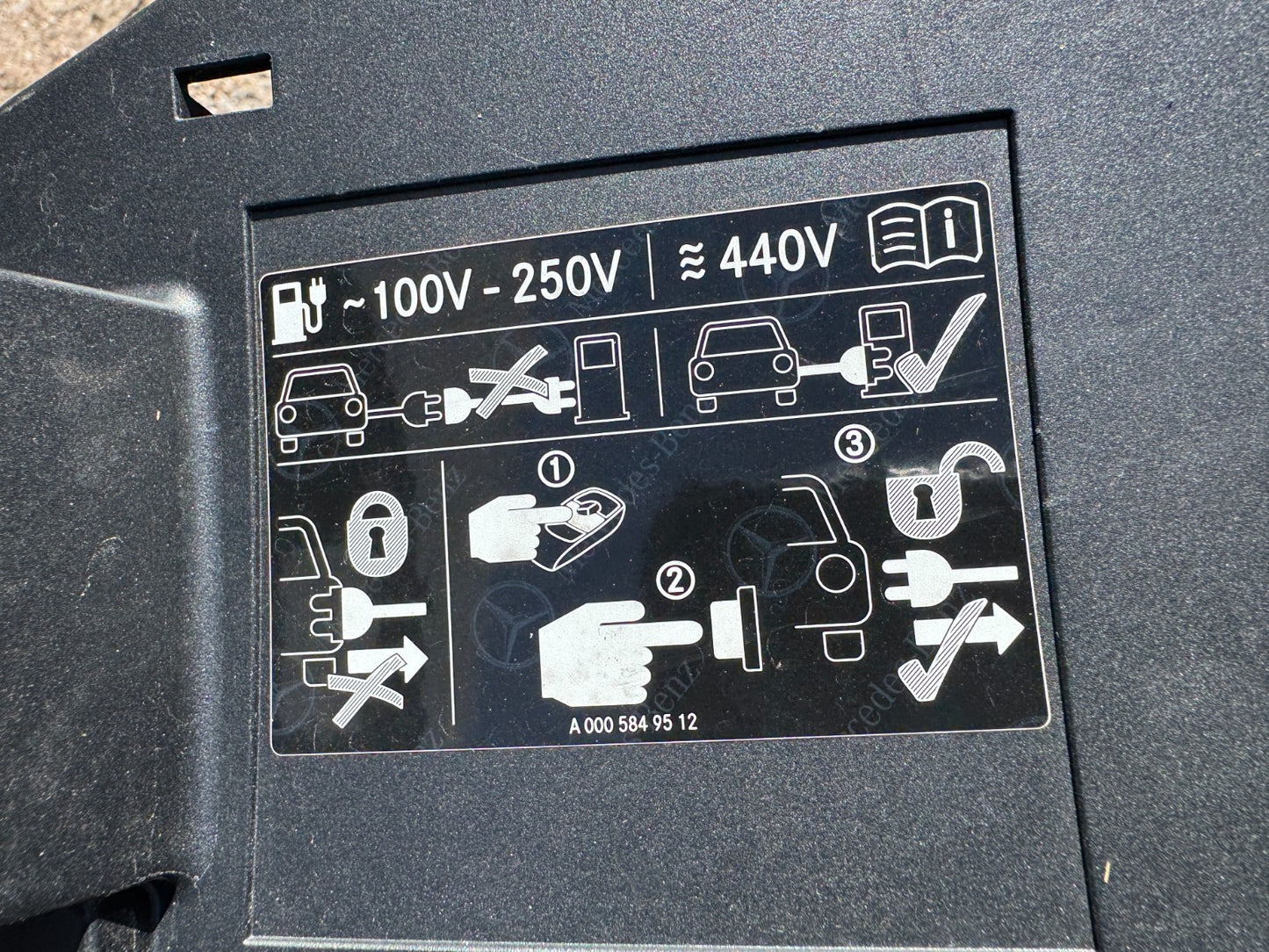 19-ON MERCEDES BENZ CLA C118 CHARGING PORT RECESS FLAP HOUSING A1186309600