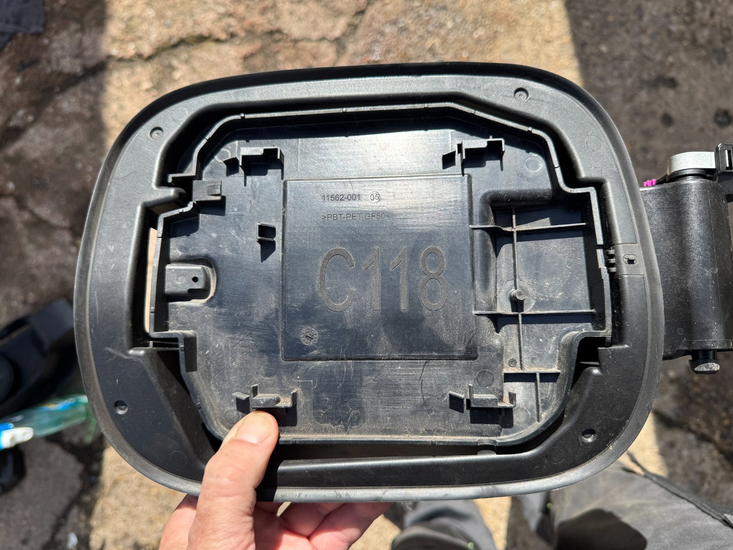 19-ON MERCEDES BENZ CLA C118 CHARGING PORT RECESS FLAP HOUSING A1186309600