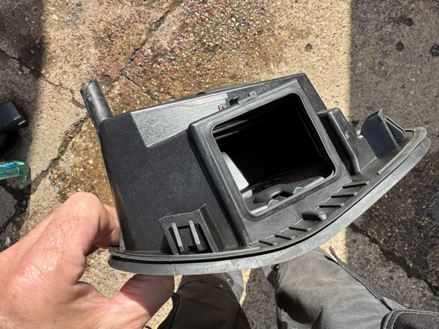 19-ON MERCEDES BENZ CLA C118 CHARGING PORT RECESS FLAP HOUSING A1186309600