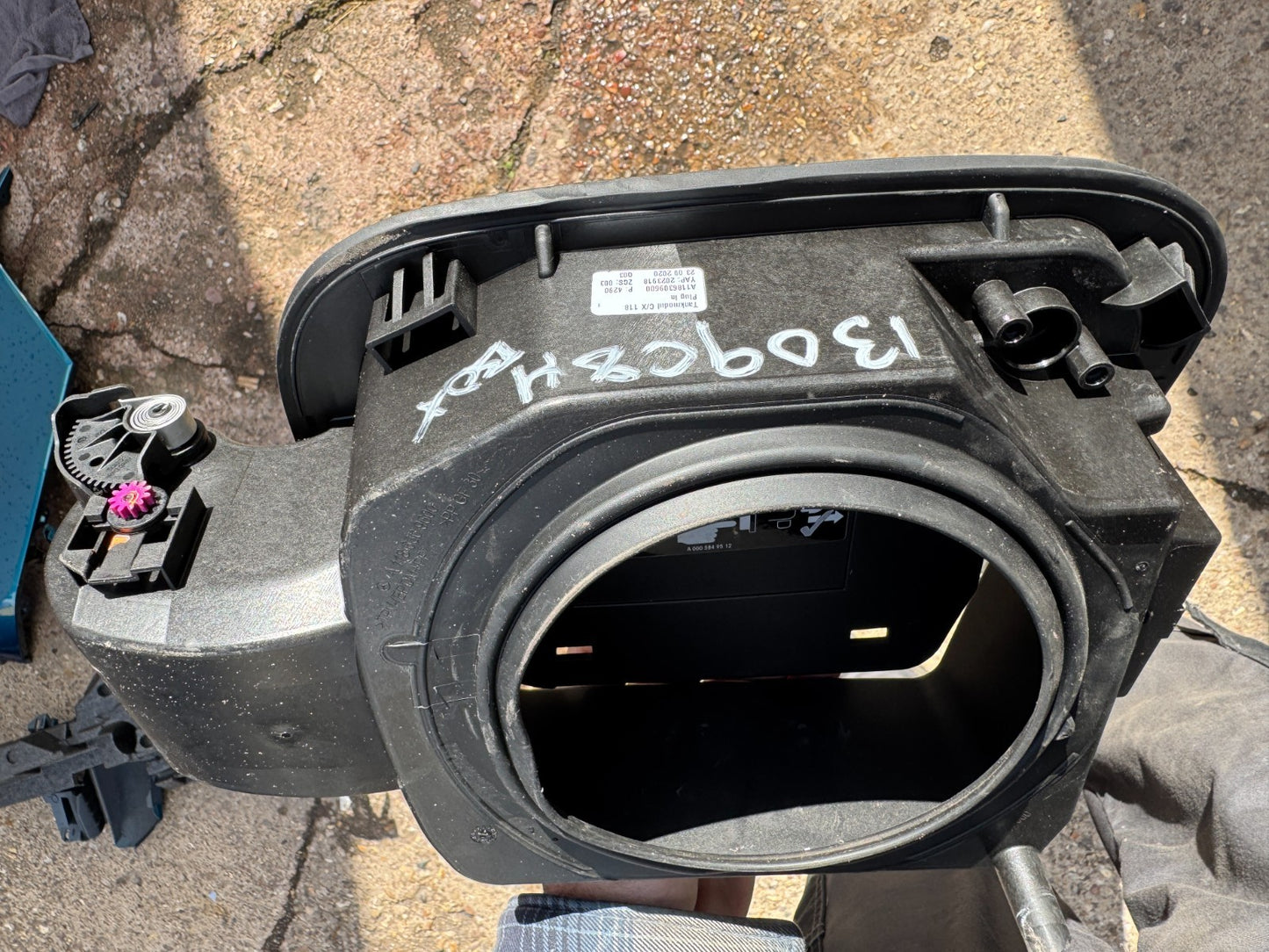 19-ON MERCEDES BENZ CLA C118 CHARGING PORT RECESS FLAP HOUSING A1186309600