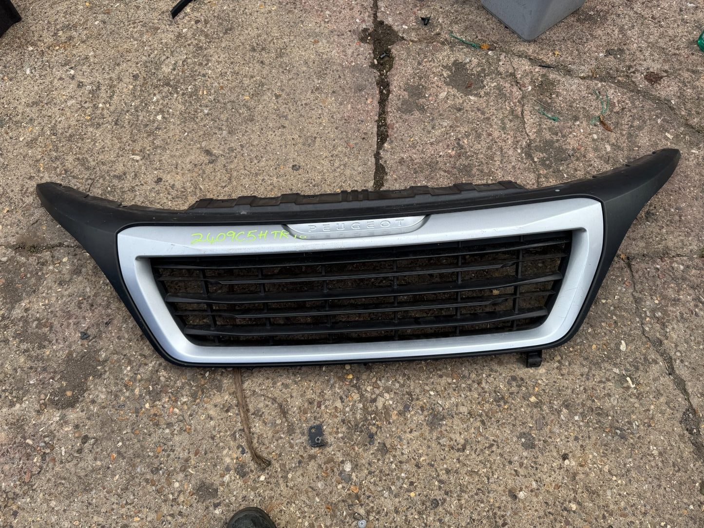 PEUGEOT BOXER MK3 2017 FRONT BUMPER CENTRE GRILL GRILLE 1314847070