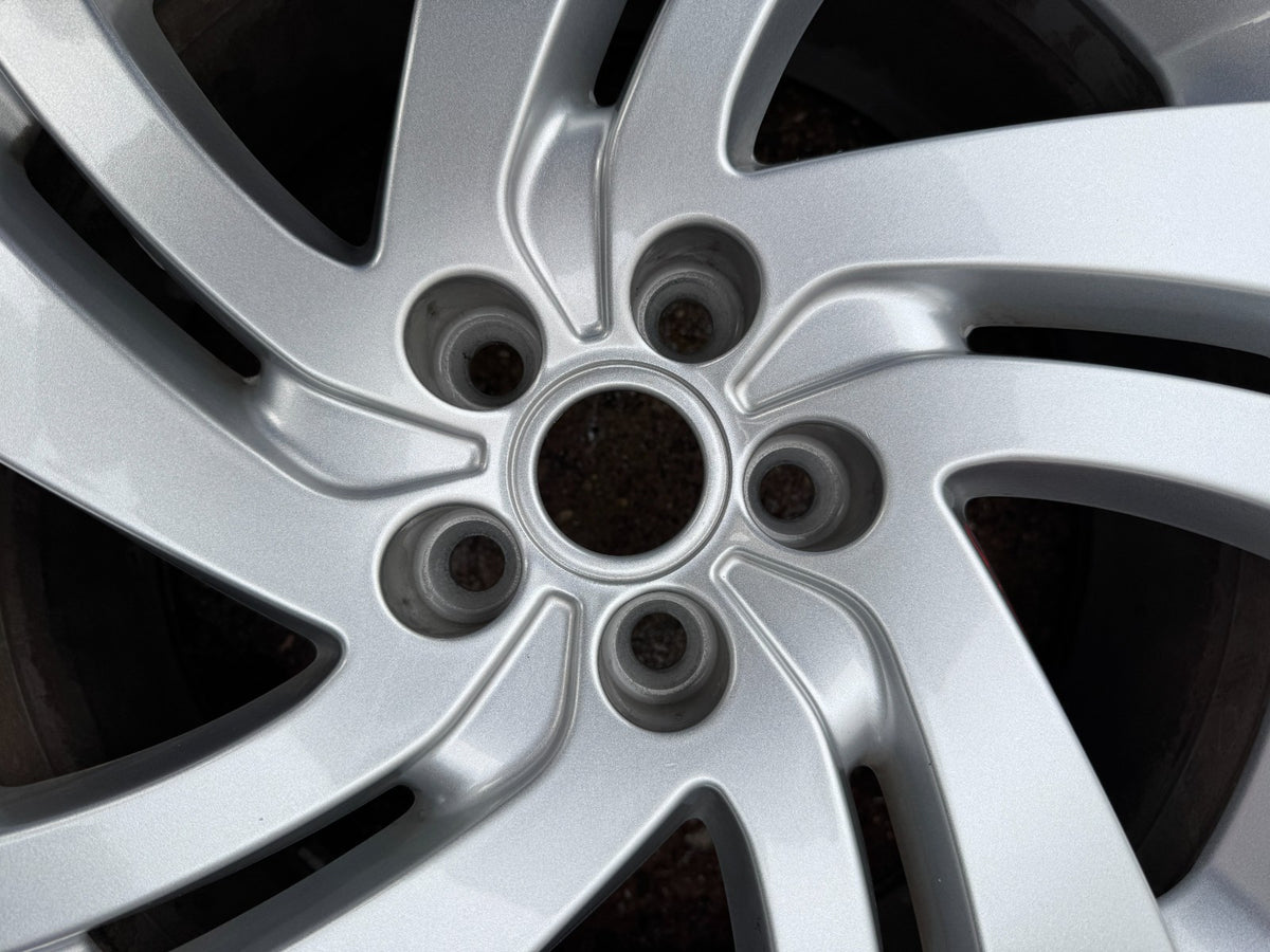 GENUINE RANGE ROVER EVOQUE L551 18" 8J SILVER ALLOY WHEEL K8D21007CA