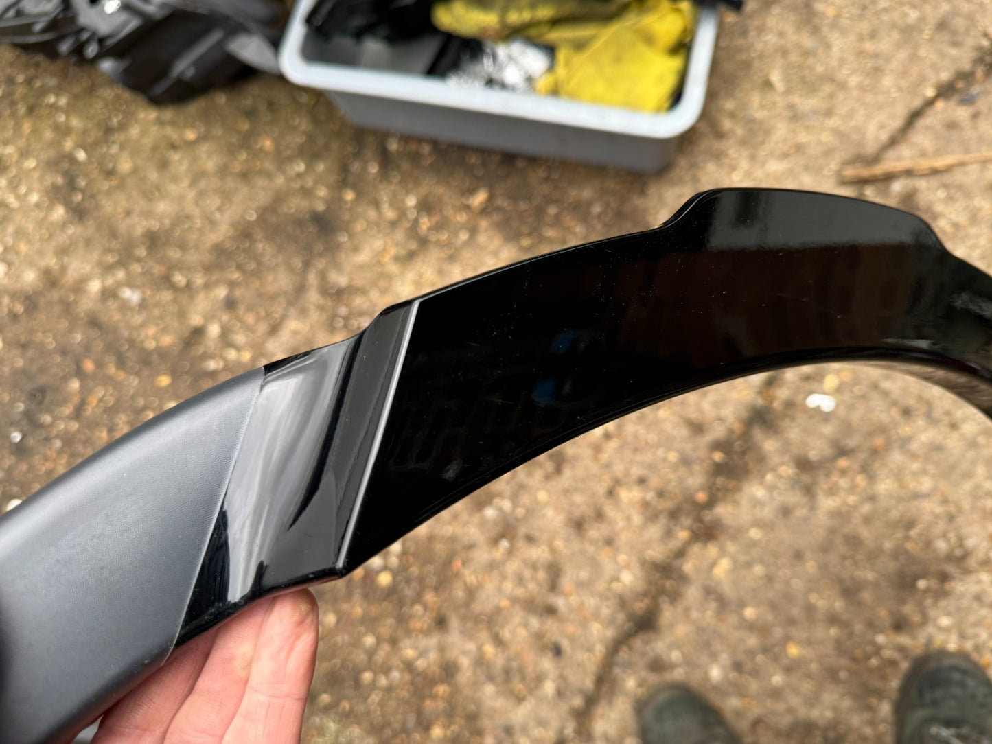 LAND ROVER DISCOVERY L550 WHEEL ARCH TRIM REAR LEFT N/S LK72290E23B