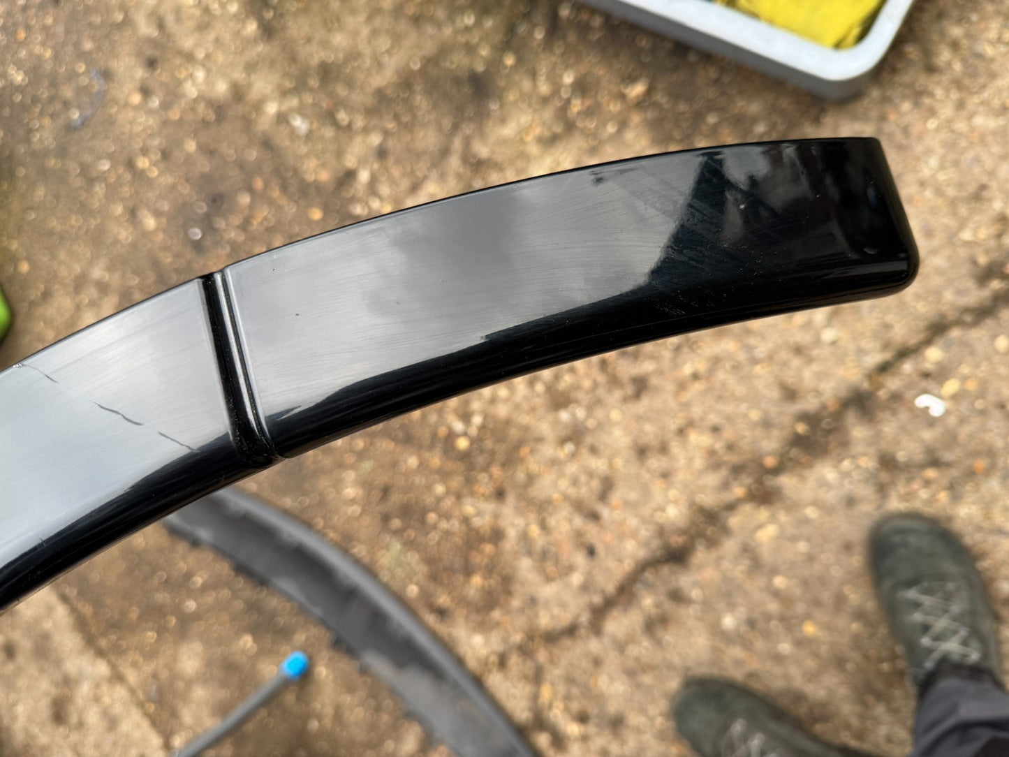 LAND ROVER DISCOVERY L550 WHEEL ARCH TRIM REAR LEFT N/S LK72290E23B