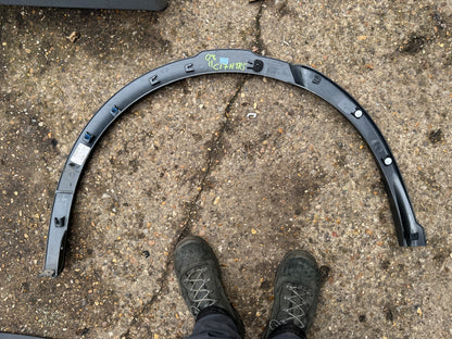 LAND ROVER DISCOVERY L550 WHEEL ARCH TRIM REAR LEFT N/S LK72290E23B