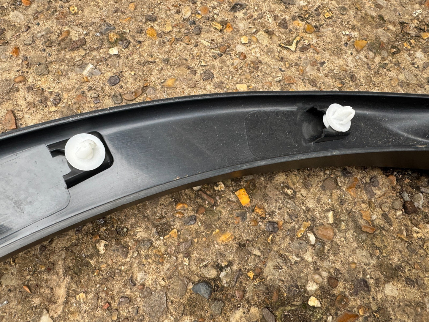 LAND ROVER DISCOVERY L550 WHEEL ARCH TRIM REAR LEFT N/S LK72290E23B