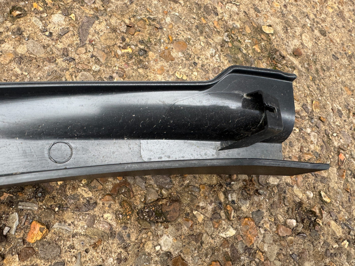 LAND ROVER DISCOVERY L550 WHEEL ARCH TRIM REAR LEFT N/S LK72290E23B