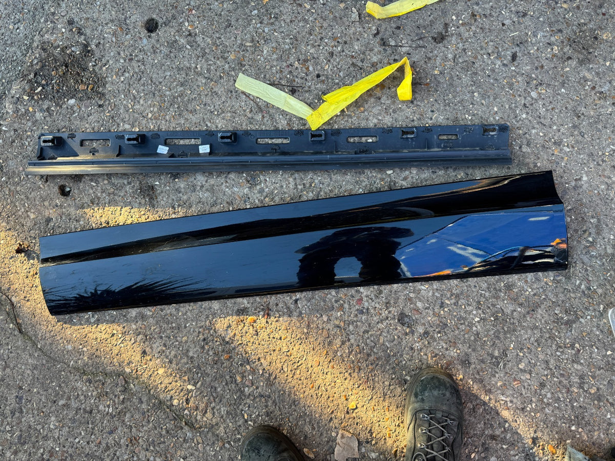 LAND ROVER DISCOVERY 5 DOOR MOULDING 2022 P/S FRONT R-DYANAMIC L462 SE HY3M21065