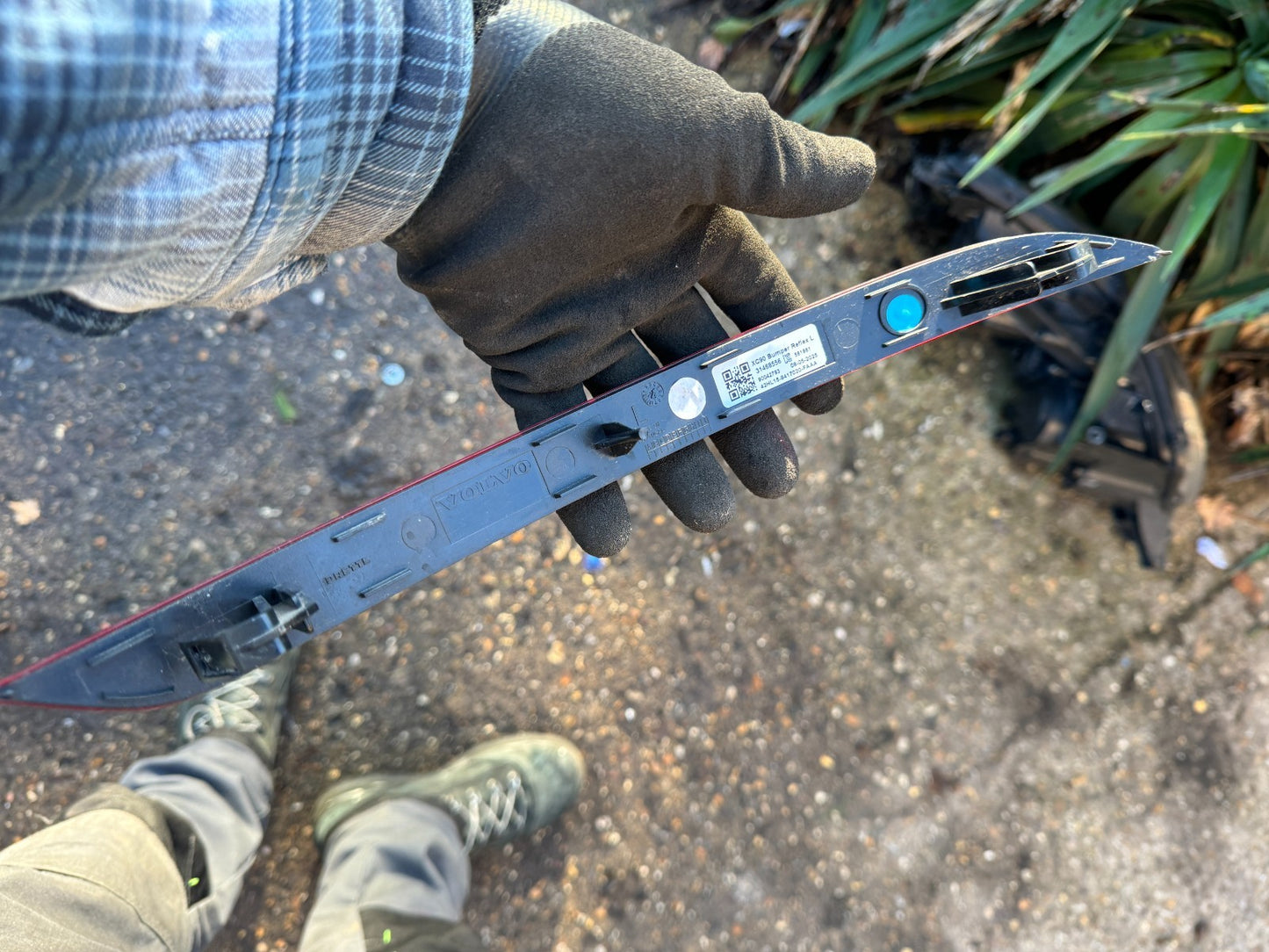 2025 GENUINE VOLVO XC90 mk2 2016   LEFT REAR RED BUMPER REFLECTOR 31468556