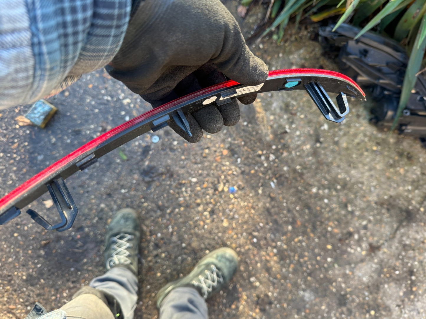 2025 GENUINE VOLVO XC90 mk2 2016   LEFT REAR RED BUMPER REFLECTOR 31468556