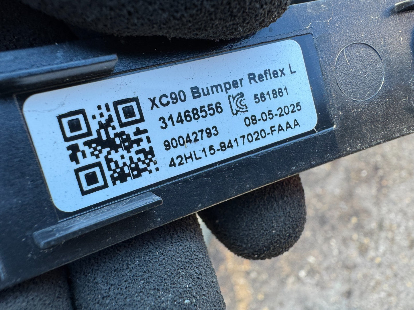 2025 GENUINE VOLVO XC90 mk2 2016   LEFT REAR RED BUMPER REFLECTOR 31468556