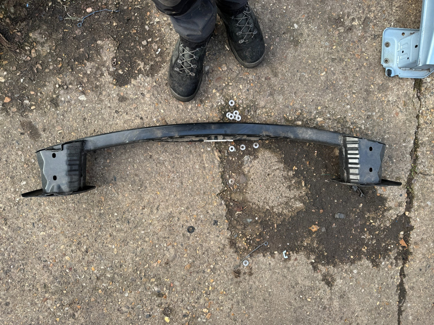 VOLVO XC40 2019-24 REAR REINFORCER BAR 32385134 NEW GENUINE RRP £550.80