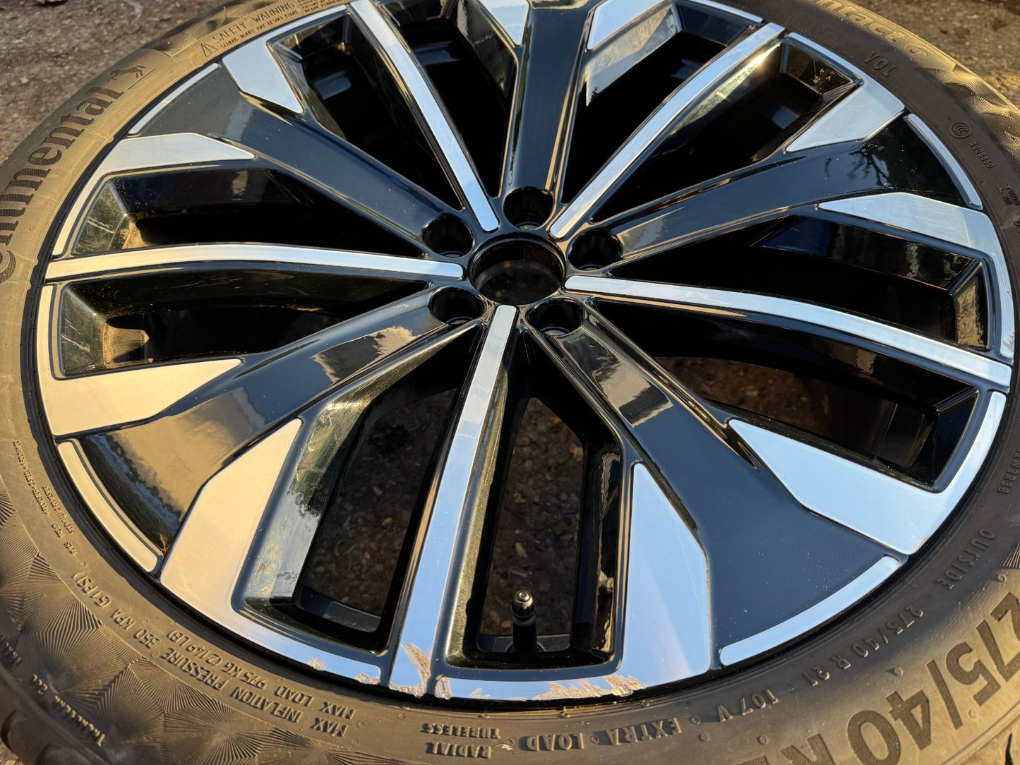 2025 Volvo XC90 21" 9J alloy wheel 2023 to 2026 32294603 scratched & good tyre!