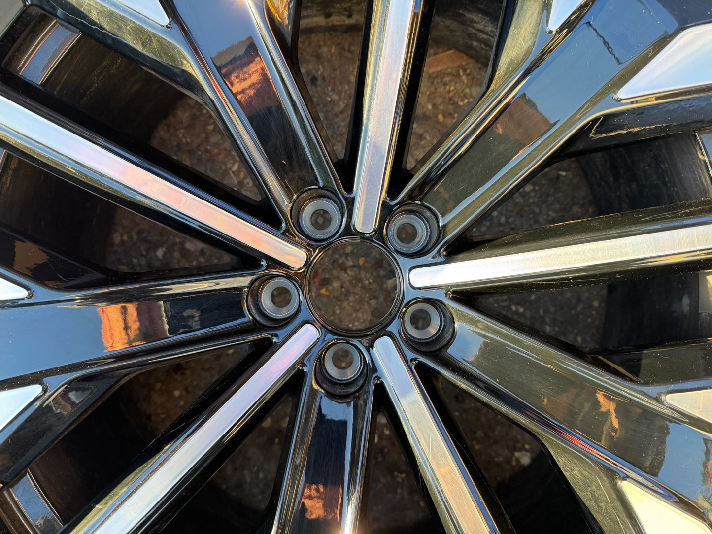 2025 Volvo XC90 21" 9J alloy wheel 2023 to 2026 32294603 scratched & good tyre!