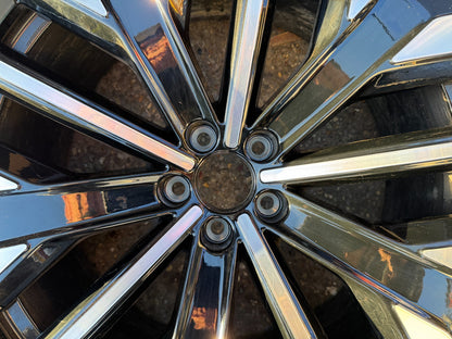 2025 Volvo XC90 21" 9J alloy wheel 2023 to 2026 32294603 scratched & good tyre!