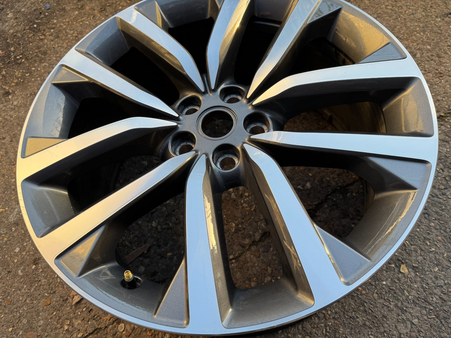 21" LAND ROVER DISCOVERY 5 ALLOY WHEEL GENUINE  9.5JX21 ET49 MY42-1007-CA  2024