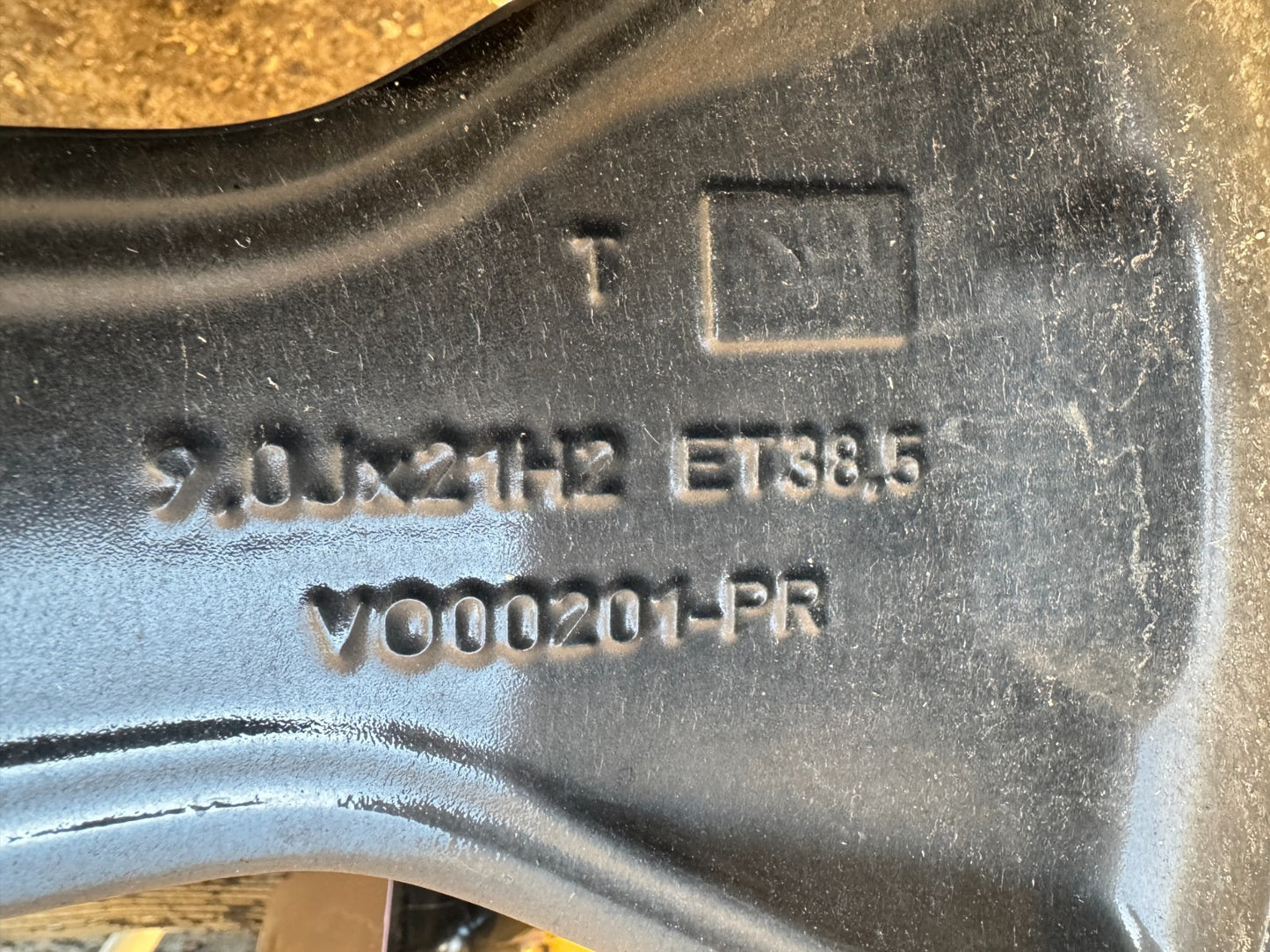 2025 Volvo XC90 21" 9J alloy wheel 2023 to 2026 32294603 scratched & good tyre!