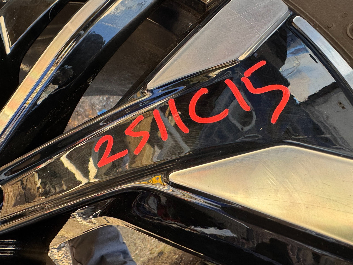 2025 Volvo XC90 21" 9J alloy wheel 2023 to 2026 32294603 scratched & good tyre!