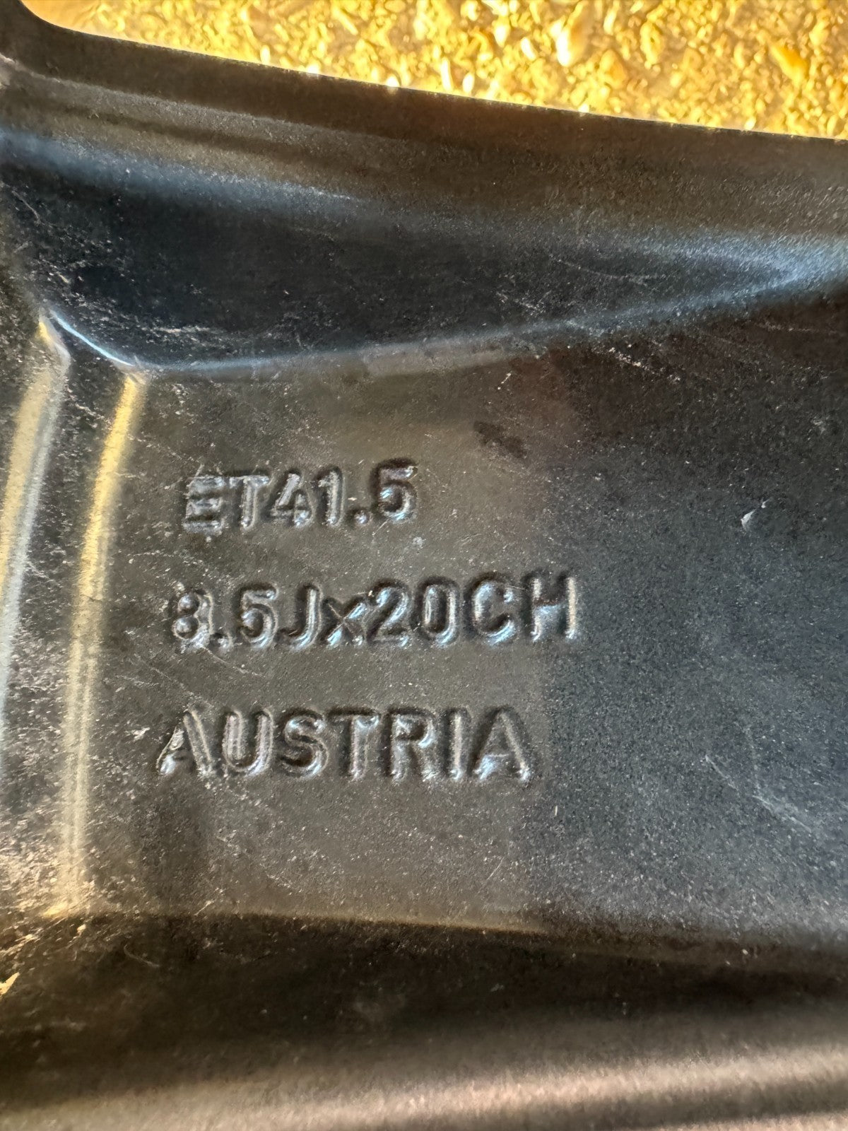 GENUINE LAND ROVER DEFENDER L663 20" 8.5J GREY ALLOY WHEEL L8B21007HA VERY GOOD!