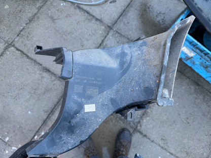 Defender l663 front lower air vent, right hand side ,genuine part  L8B2-17E762-A