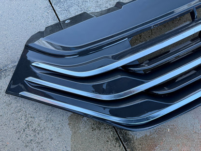 Genuine Front Grill iveco daily 2022 on chrome scratched 5802799786