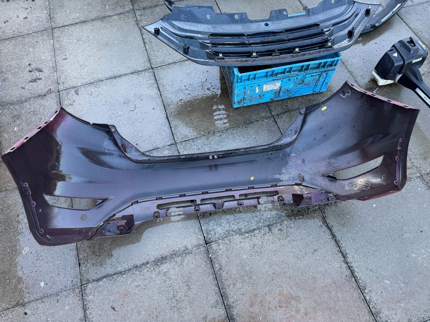 Genuine FORD Focus 2011 Bumper Rear 8A6117K823 Scratched