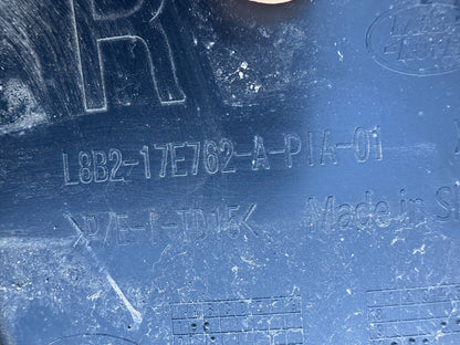 Defender l663 front lower air vent, right hand side ,genuine part  L8B2-17E762-A