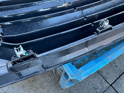 Genuine Front Grill iveco daily 2022 on chrome scratched 5802799786