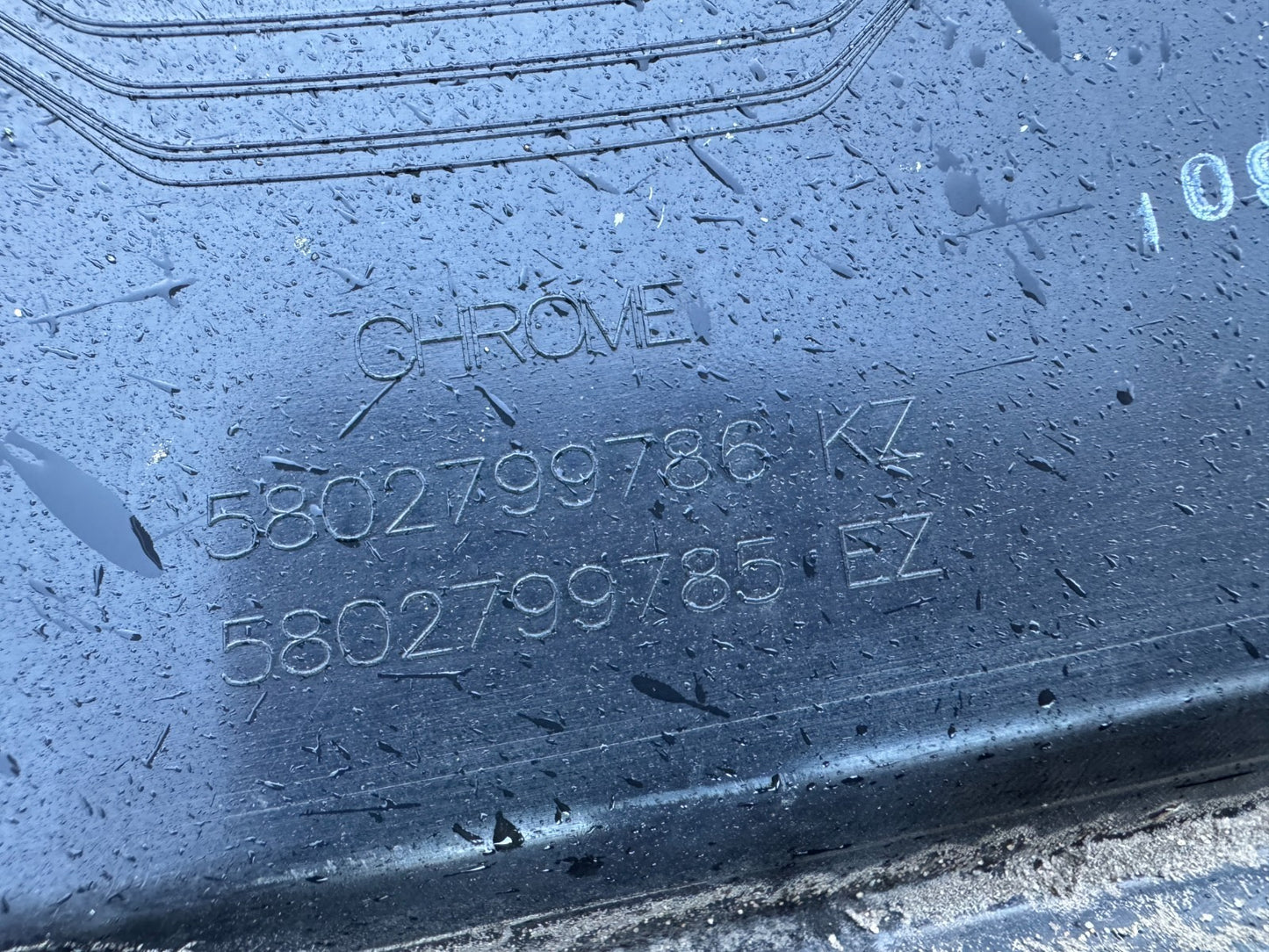 Genuine Front Grill iveco daily 2022 on chrome scratched 5802799786