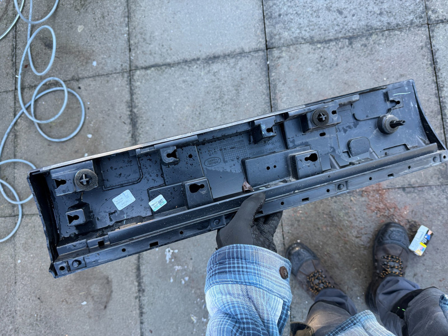 GENUINE RANGE ROVER VOGUE L460 REAR RIGHT DOOR LOWER MOULD 2022-ON M8E2274A48