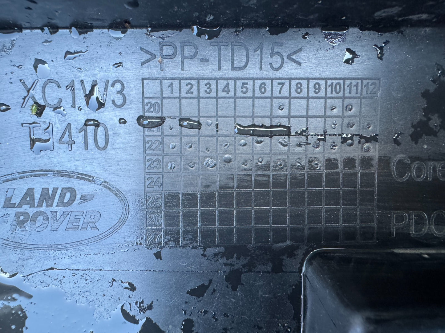 GENUINE RANGE ROVER VOGUE L460 REAR RIGHT DOOR LOWER MOULD 2022-ON M8E2274A48