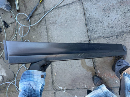 Porsche Cayenne (9Y0 9Y3) 2019 Left front door trim molding 9Y0837095