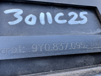 Porsche Cayenne (9Y0 9Y3) 2019 Left front door trim molding 9Y0837095