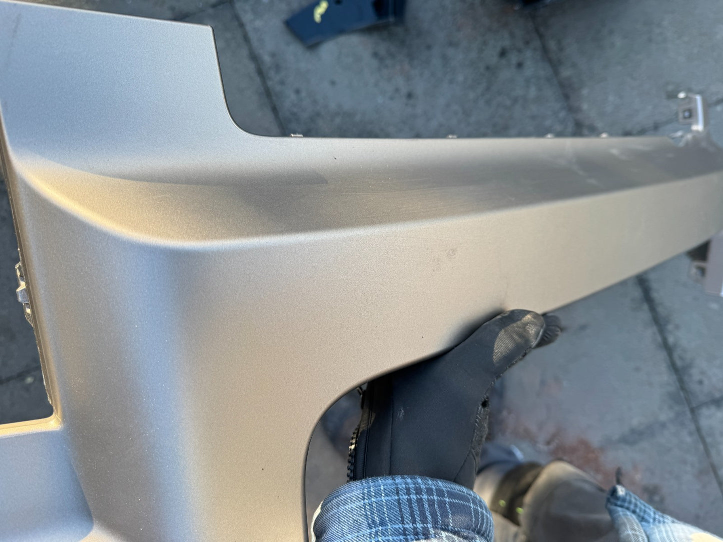 2024 land rover defender front trim facia L663 s8bm-17820 broken clips scratched